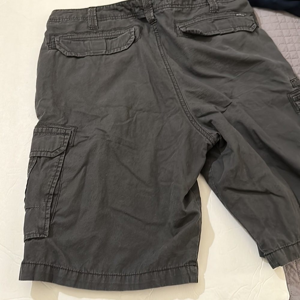 Lee Dungarees Men’s Faded Black Wash Look Cargo Shorts - Picture 6 of 7